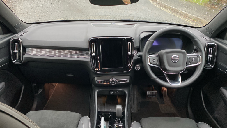 Volvo XC40 2.0 B4P Plus Dark 5dr Auto Petrol Estate